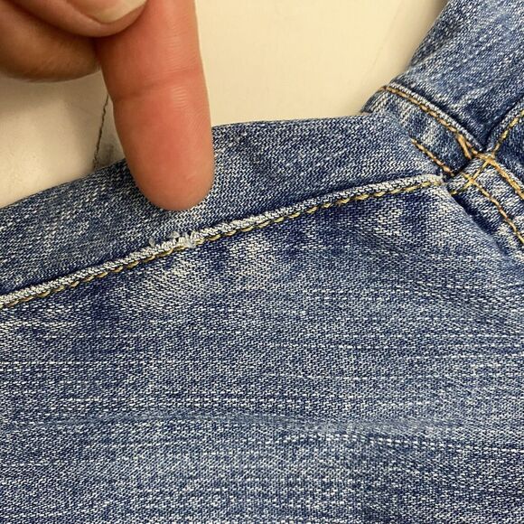 Levi's 550 Women's Classic Relaxed Boot Cut Mid Rise Medium Wash Size 6M - Picture 3 of 16